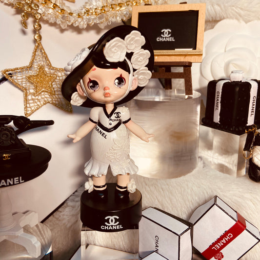 Laura Redesign Doll Chanel No.8