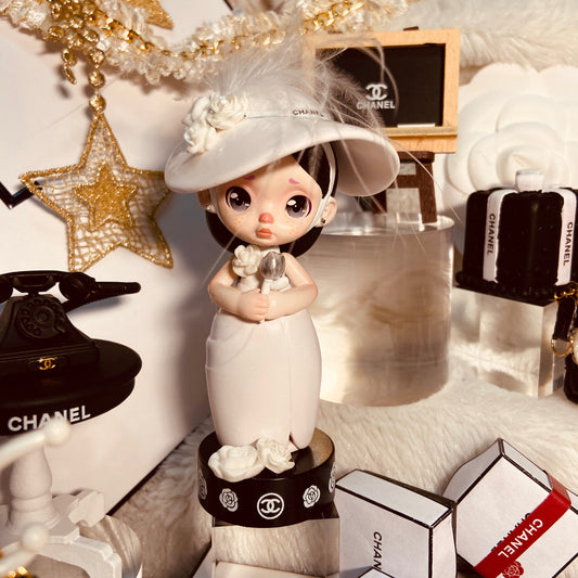 Laura Redesign Doll Chanel No.11